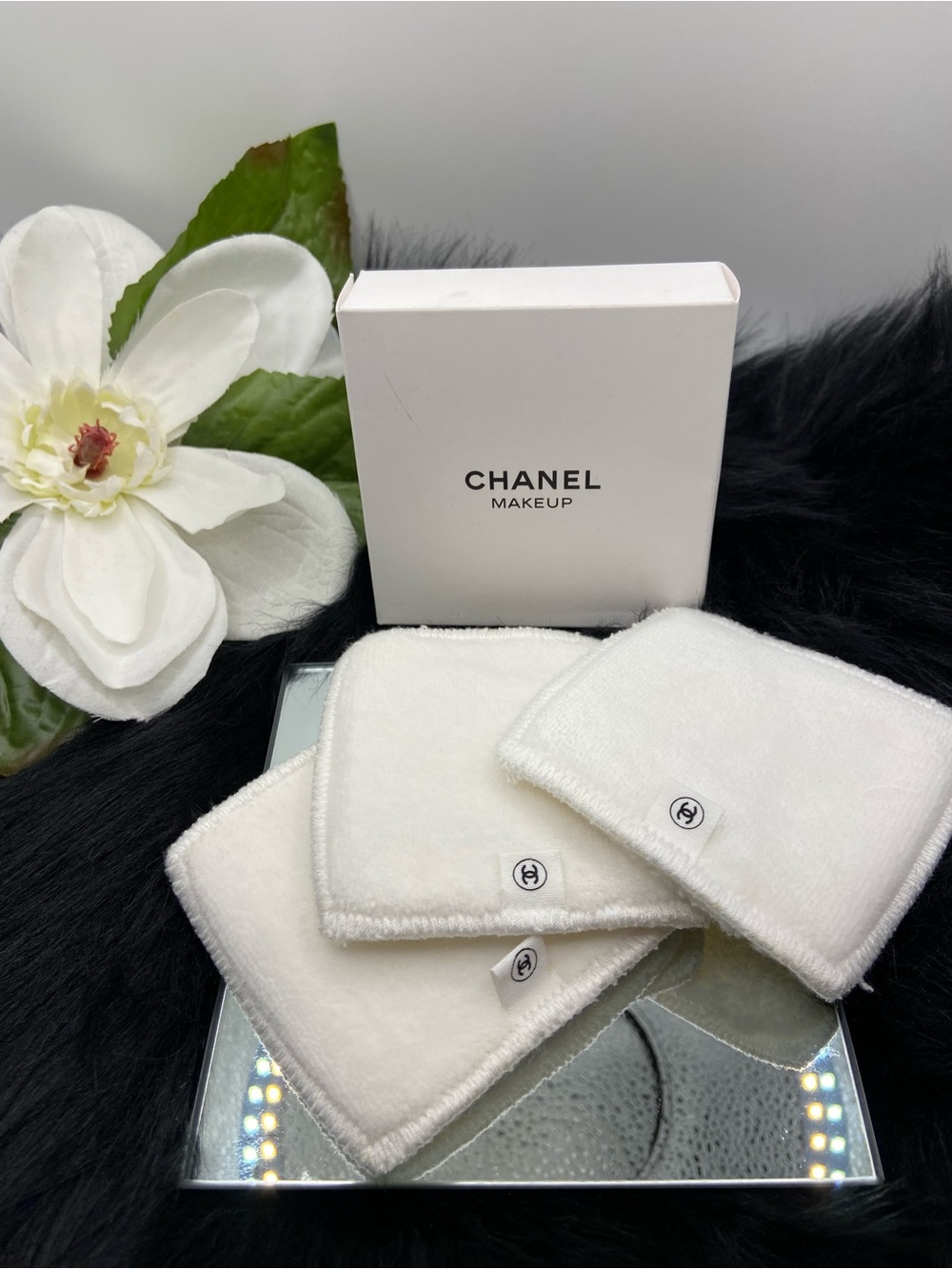 CHANEL MAKEUP BEAUTE REUSABLE Makeup Pads, New In Box